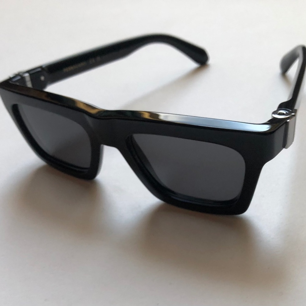 Salvatore Ferragamo SF2071S 001  Black Sunglasses 54-20-145  Made in Italy  NWOT